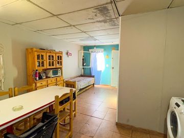 CASA DE BARRIO EN Bº 17 DE AGOSTO 3 DORM.