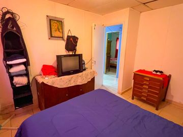 CASA DE BARRIO EN Bº 17 DE AGOSTO 3 DORM.