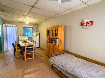 CASA DE BARRIO EN Bº 17 DE AGOSTO 3 DORM.