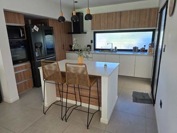 VENTA CASA 5 AMB C/PISCINA - B. LOS ARCES, PILAR
