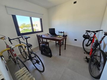 VENTA CASA 5 AMB C/PISCINA - B. LOS ARCES, PILAR