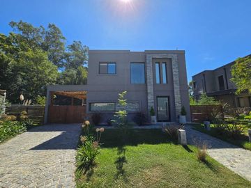 VENTA CASA 5 AMB C/PISCINA - B. LOS ARCES, PILAR