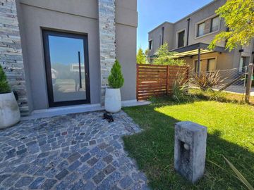 VENTA CASA 5 AMB C/PISCINA - B. LOS ARCES, PILAR