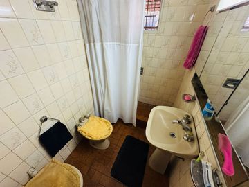 Casa 3 ambientes en venta con Galpón florida oeste