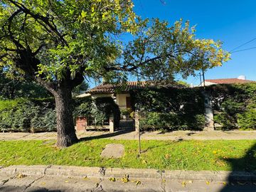 Casa 3 ambientes en venta con Galpón florida oeste