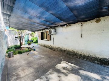 Casa 3 ambientes en venta con Galpón florida oeste
