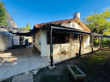 Casa 3 ambientes en venta con Galpón florida oeste