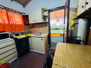Casa 3 ambientes en venta con Galpón florida oeste