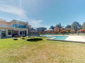 Casa en Venta El Nacional Club de Campo / permuta