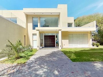 Casa en Venta El Nacional Club de Campo / permuta