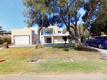 Casa en Venta El Nacional Club de Campo / permuta