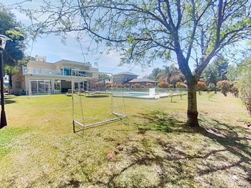Casa en Venta El Nacional Club de Campo / permuta