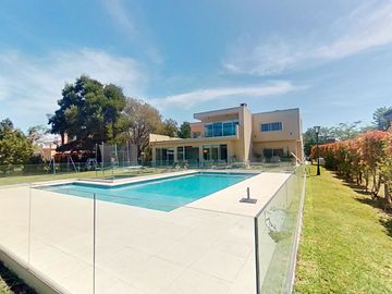 Casa en Venta El Nacional Club de Campo / permuta