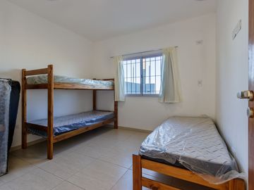 VENTA CASA 2 DORMITORIOS CON PILETA EN FUNES