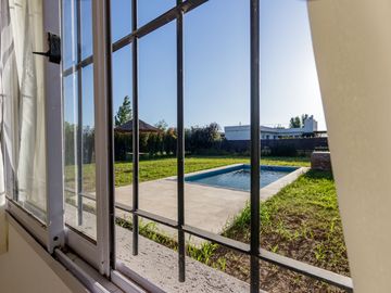 VENTA CASA 2 DORMITORIOS CON PILETA EN FUNES