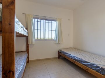 VENTA CASA 2 DORMITORIOS CON PILETA EN FUNES