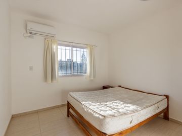 VENTA CASA 2 DORMITORIOS CON PILETA EN FUNES
