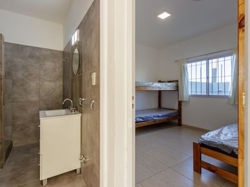 VENTA CASA 2 DORMITORIOS CON PILETA EN FUNES