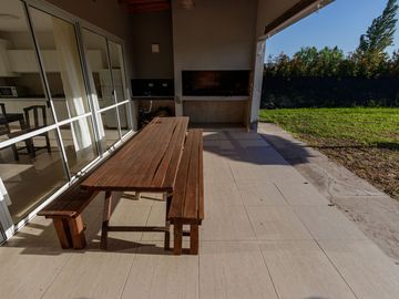 VENTA CASA 2 DORMITORIOS CON PILETA EN FUNES