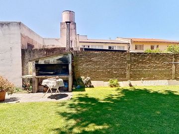 VENTA CASA CUATRO AMBIENTES BECCAR FONDO GARAJE