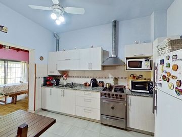 VENTA CASA CUATRO AMBIENTES BECCAR FONDO GARAJE