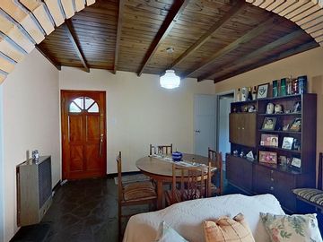 VENTA CASA CUATRO AMBIENTES BECCAR FONDO GARAJE