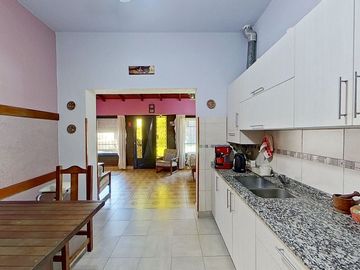 VENTA CASA CUATRO AMBIENTES BECCAR FONDO GARAJE