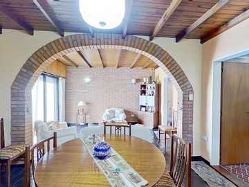 VENTA CASA CUATRO AMBIENTES BECCAR FONDO GARAJE