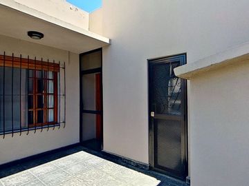 VENTA CASA CUATRO AMBIENTES BECCAR FONDO GARAJE
