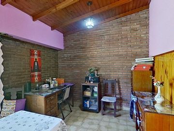 VENTA CASA CUATRO AMBIENTES BECCAR FONDO GARAJE