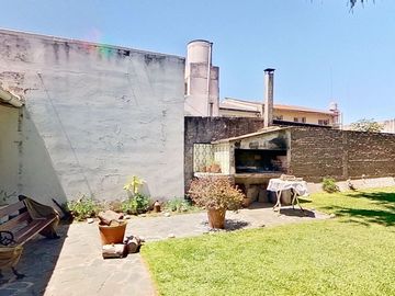 VENTA CASA CUATRO AMBIENTES BECCAR FONDO GARAJE