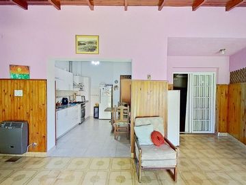 VENTA CASA CUATRO AMBIENTES BECCAR FONDO GARAJE