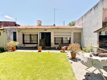 VENTA CASA CUATRO AMBIENTES BECCAR FONDO GARAJE