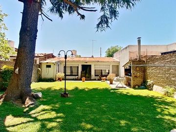 VENTA CASA CUATRO AMBIENTES BECCAR FONDO GARAJE