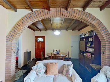 VENTA CASA CUATRO AMBIENTES BECCAR FONDO GARAJE