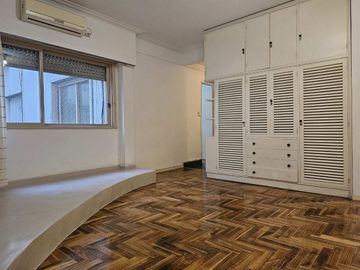 VENTA DEPARTAMENTO 2 AMBIENTES Y COCHERA V URQUIZA