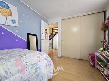 LINDA CASA DE 3 PISOS, METRO QUILIN