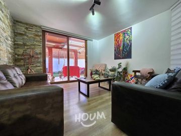 LINDA CASA DE 3 PISOS, METRO QUILIN