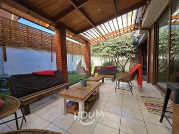 LINDA CASA DE 3 PISOS, METRO QUILIN