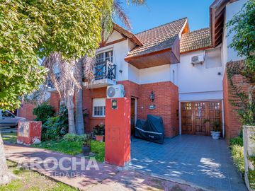 Casa en  venta - Los Robles - Burzaco