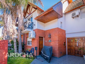 Casa en  venta - Los Robles - Burzaco