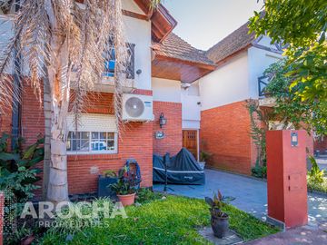 Casa en  venta - Los Robles - Burzaco