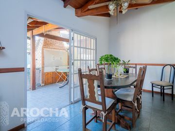 Casa en  venta - Los Robles - Burzaco