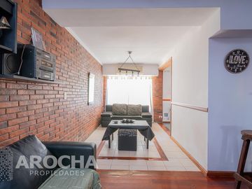 Casa en  venta - Los Robles - Burzaco