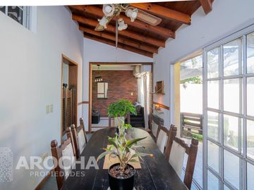 Casa en  venta - Los Robles - Burzaco