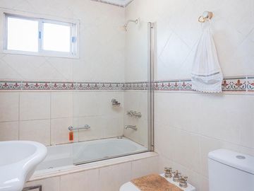 Casa en  venta - Los Robles - Burzaco