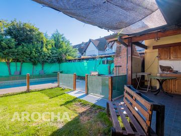 Casa en  venta - Los Robles - Burzaco