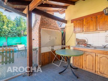 Casa en  venta - Los Robles - Burzaco