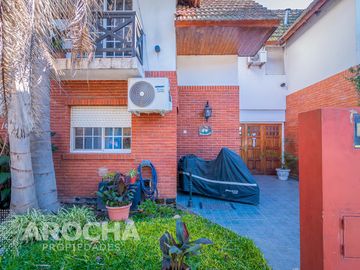 Casa en  venta - Los Robles - Burzaco