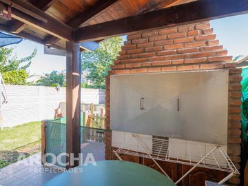Casa en  venta - Los Robles - Burzaco